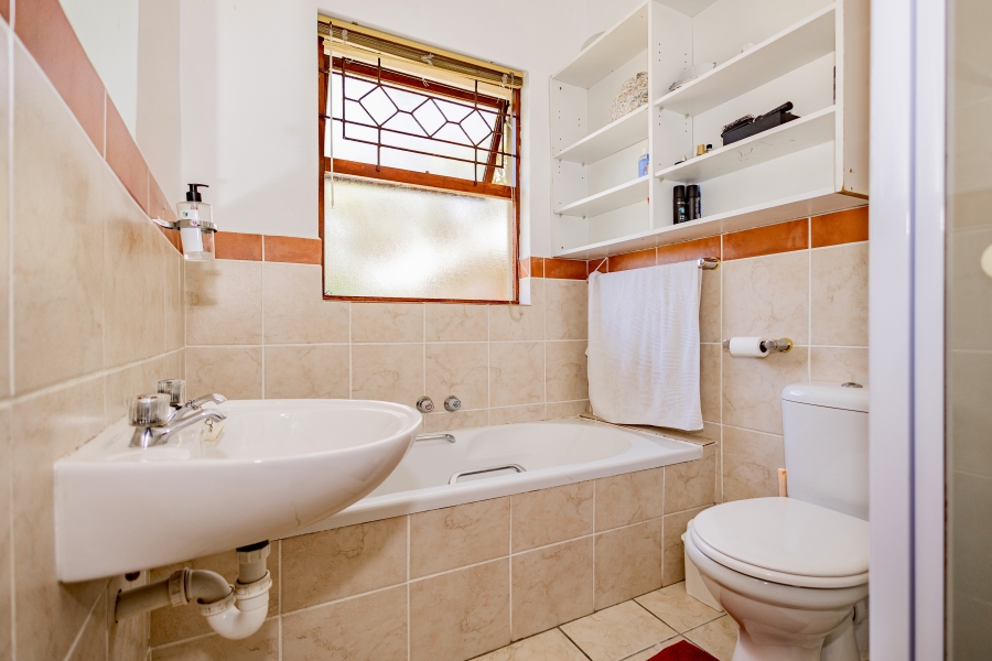 6 Bedroom Property for Sale in Schoongezicht Western Cape